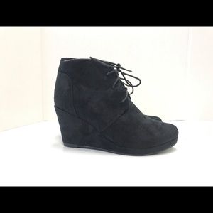 Journee Collection Women’s Suede Wedge Booties Sz9